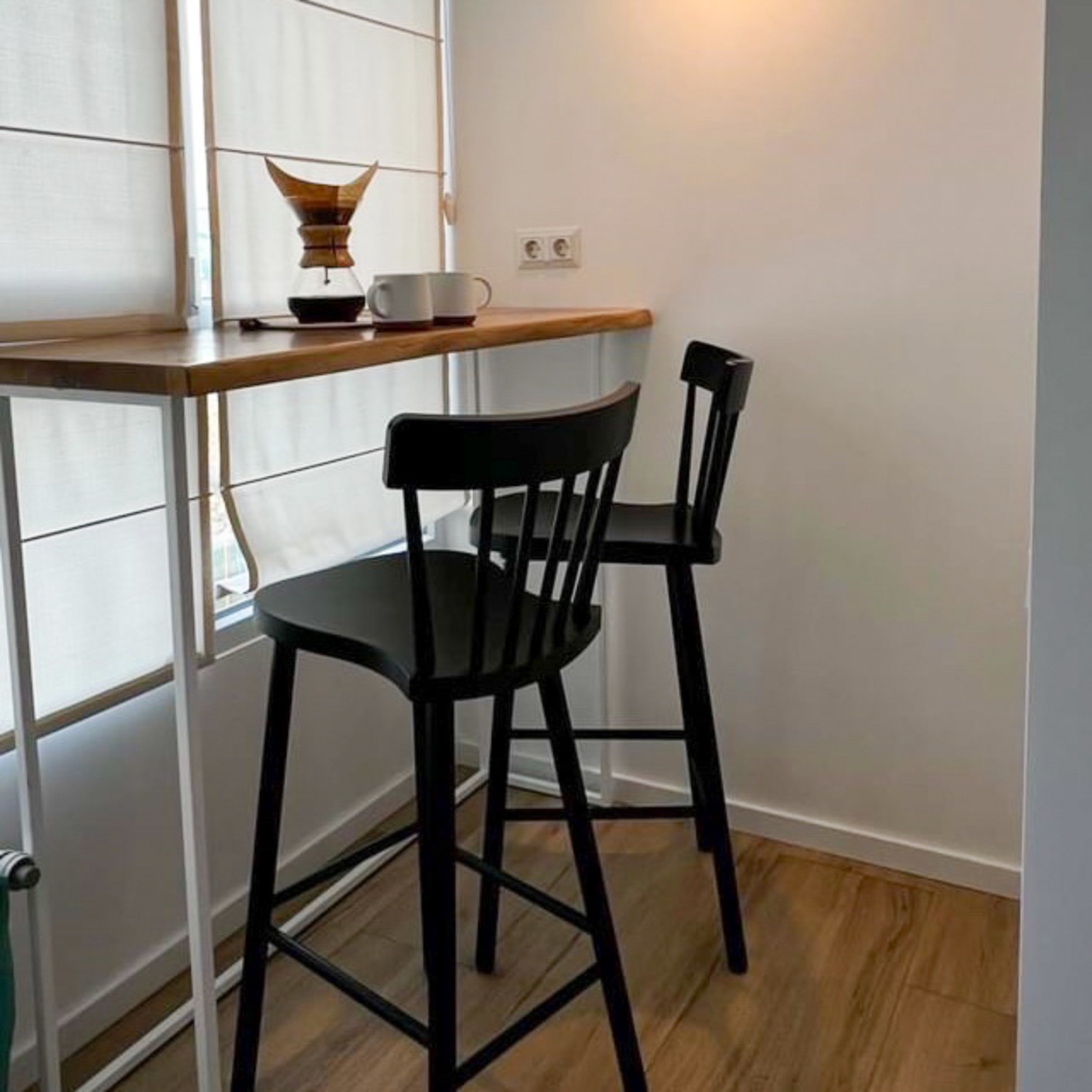 Стіл барний на металевих ніжках Bar stand