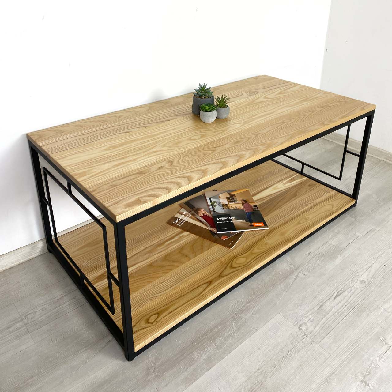 Журнальний стіл в стилі Loft