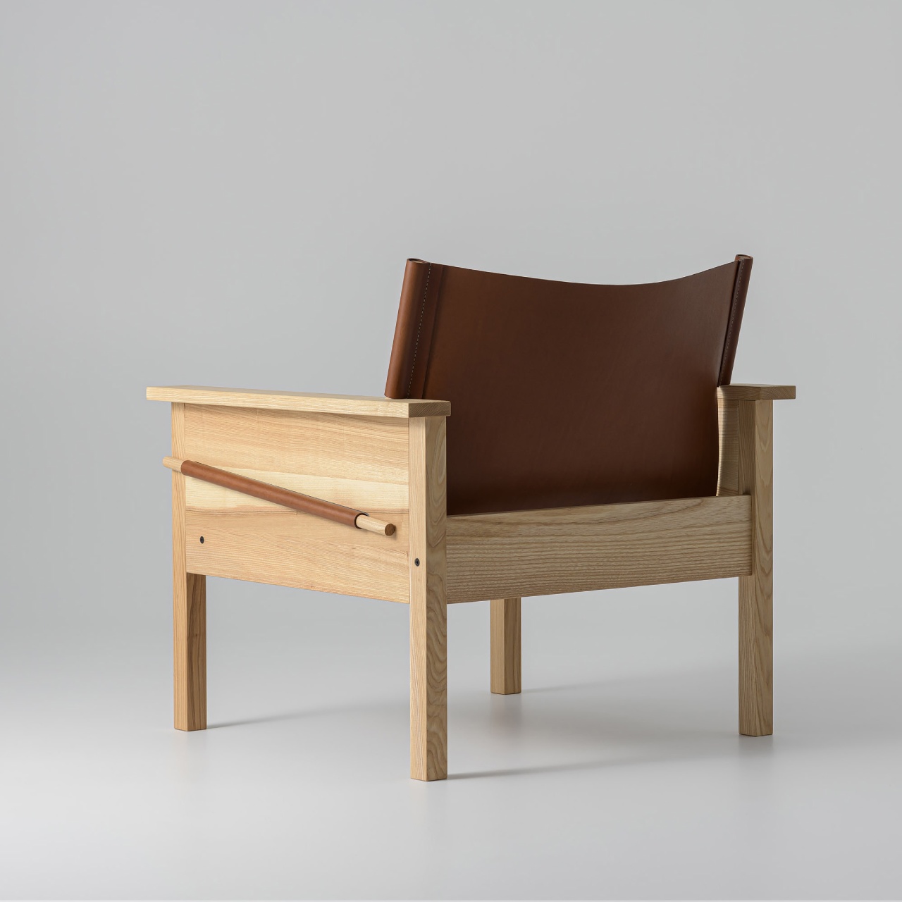 Дизайнерське крісло Pochatok Lounge Chair у скандинавському стилі