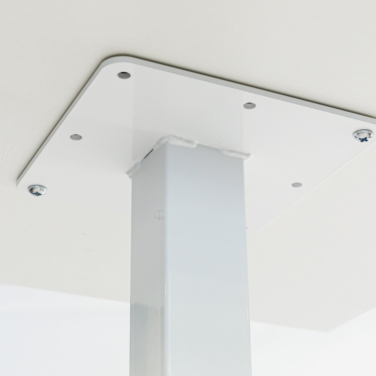 Стіл барний з квадратною стільницею Tetra light bar на металевій опорі 60*60