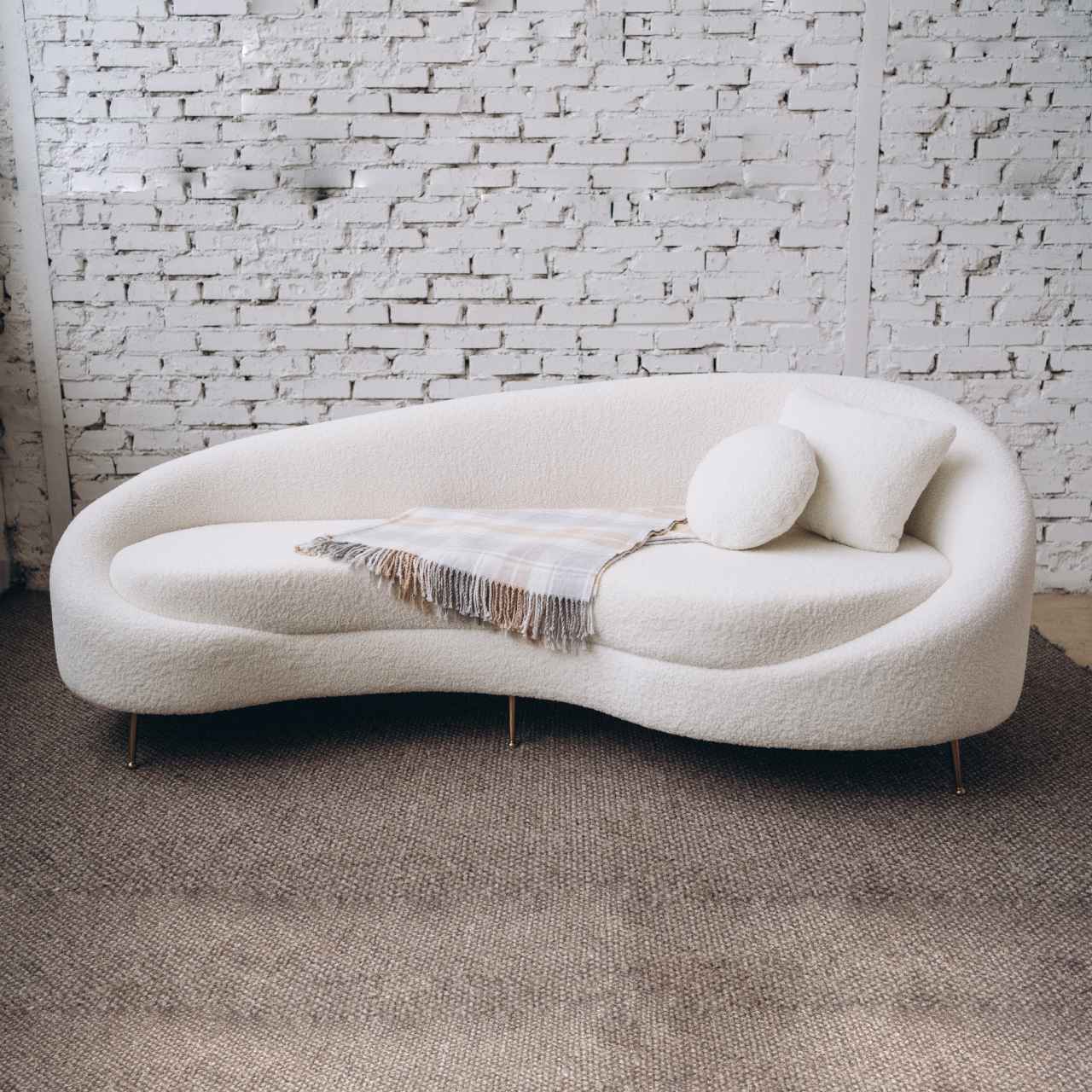 Вишуканий диван Elegant