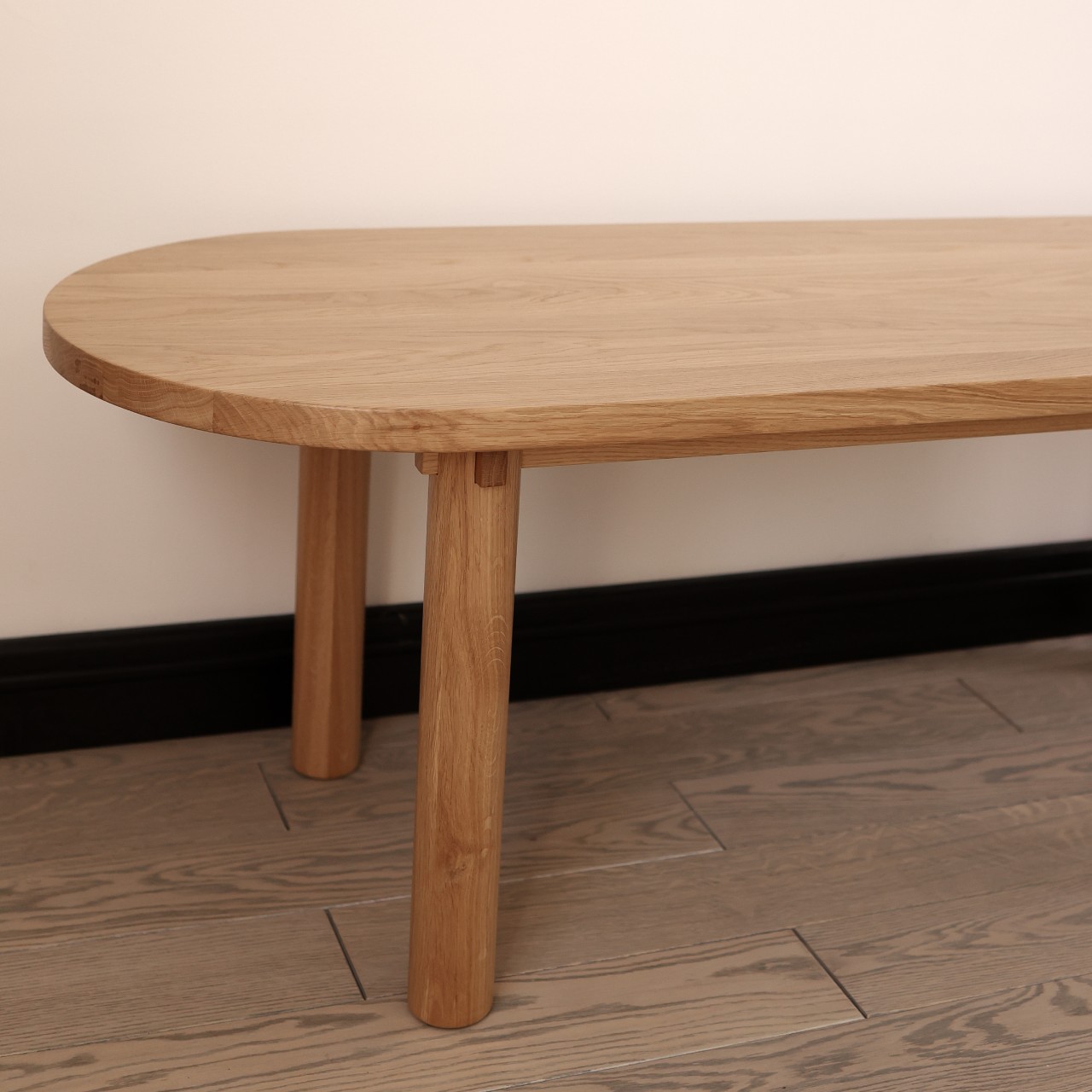 Дизайнерський кавовий стіл Oval Oak з натурального дерева