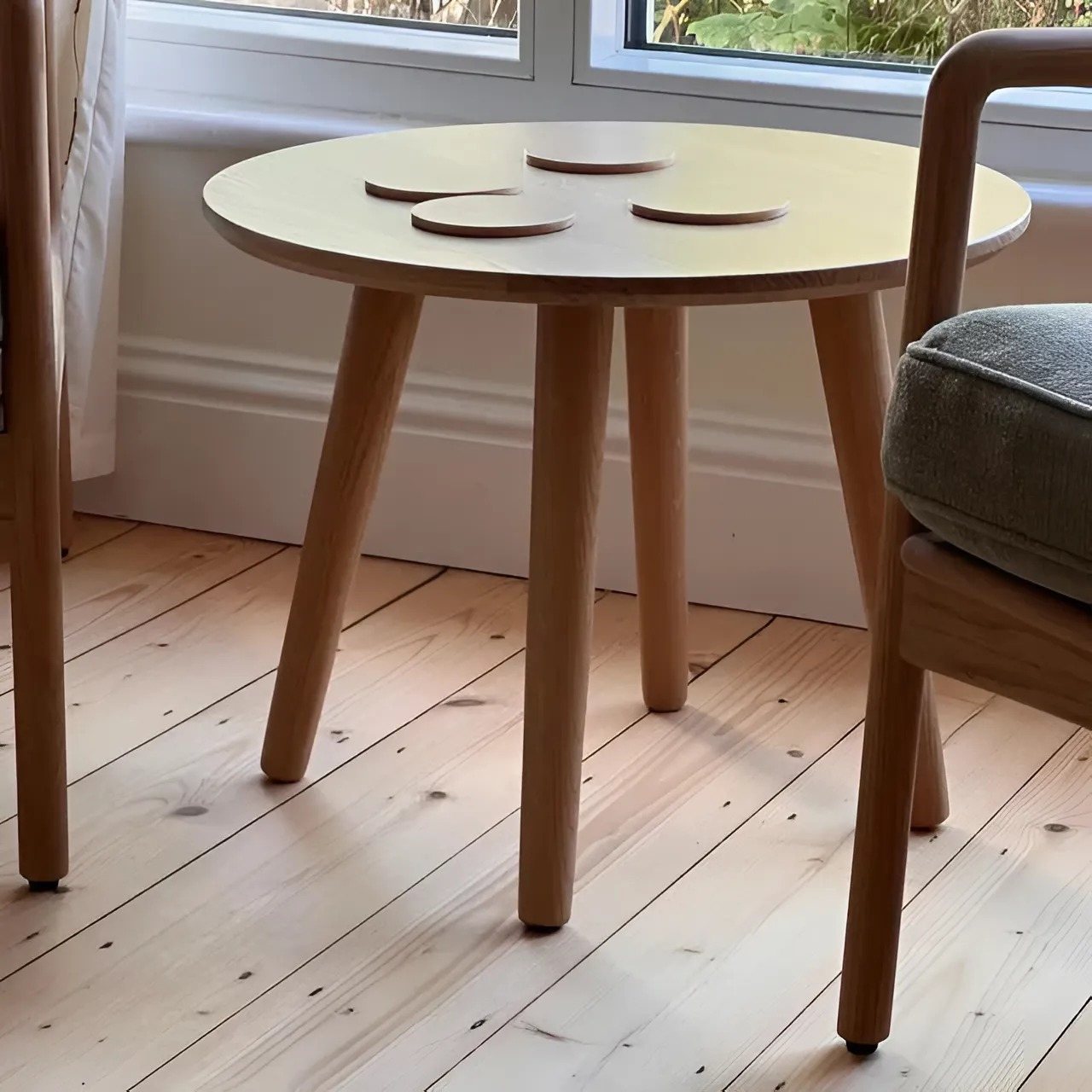 Дизайнерський кавовий стіл Round Oak з натурального дерева