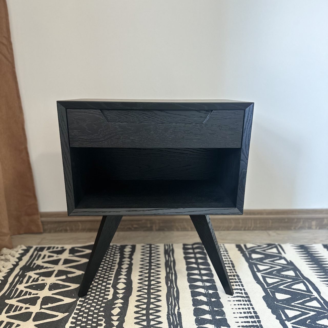 Тумба приліжкова Black Oak з натурального дерева