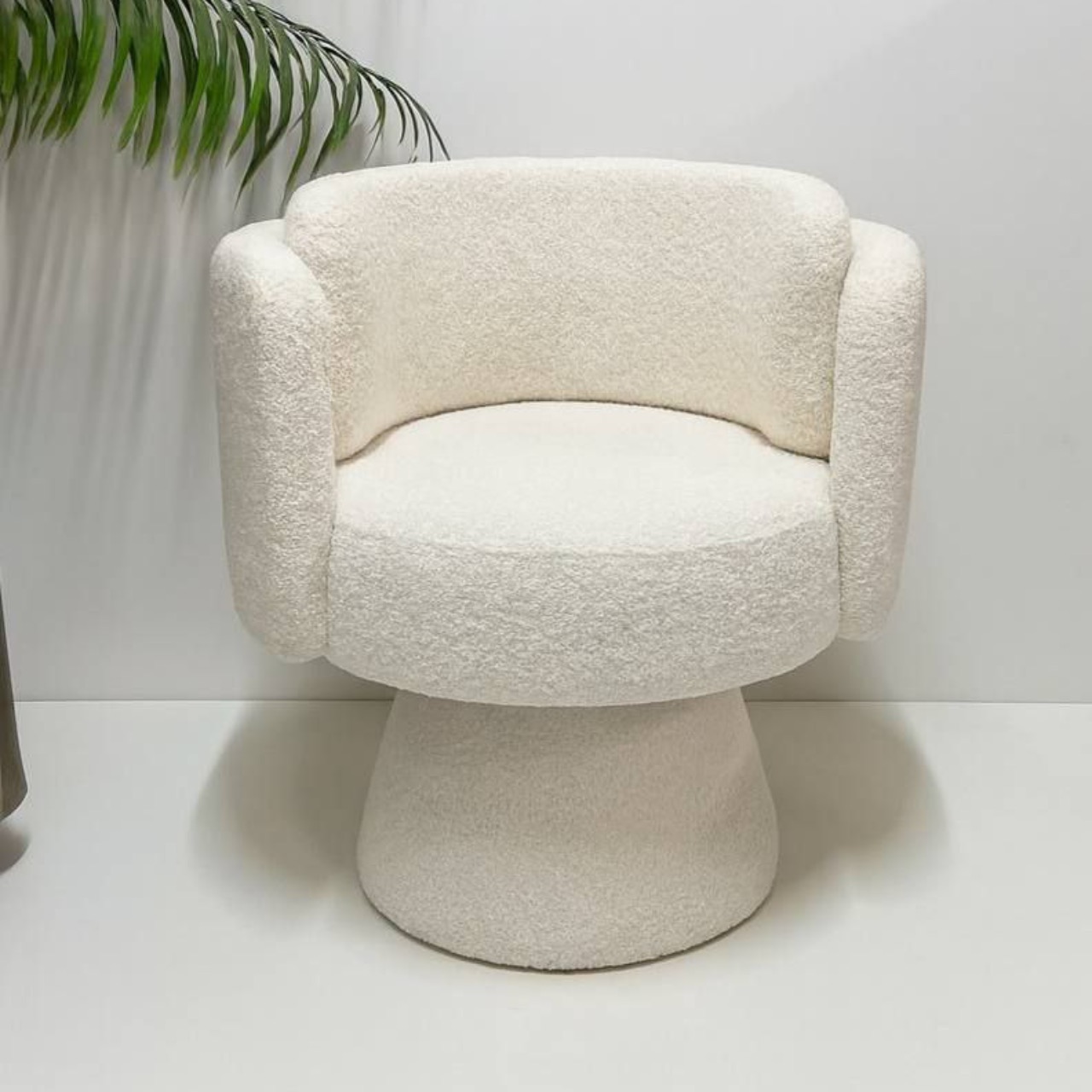 Дизайнерське поворотне крісло Lounge Swivel Armchair