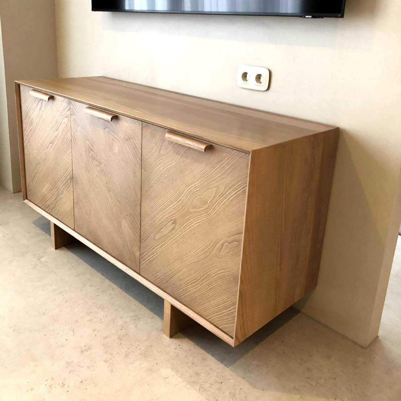 Комод з масиву натурального дерева із фурнітурою Blum CS-53
