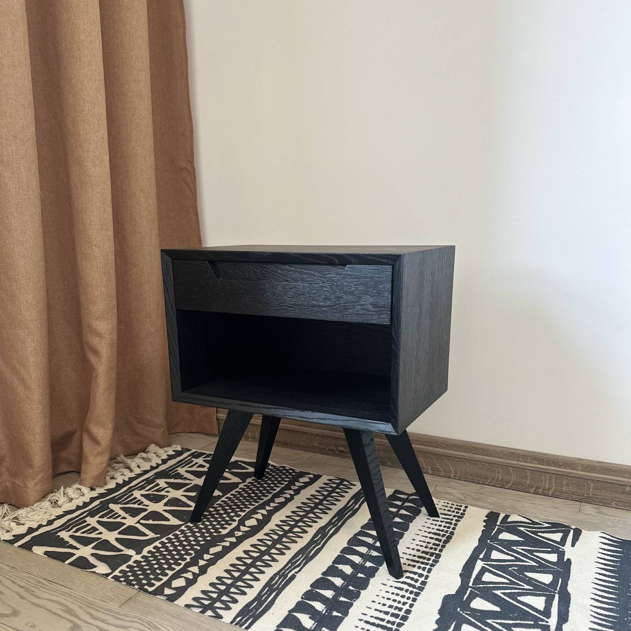 Тумба приліжкова Black Oak з натурального дерева