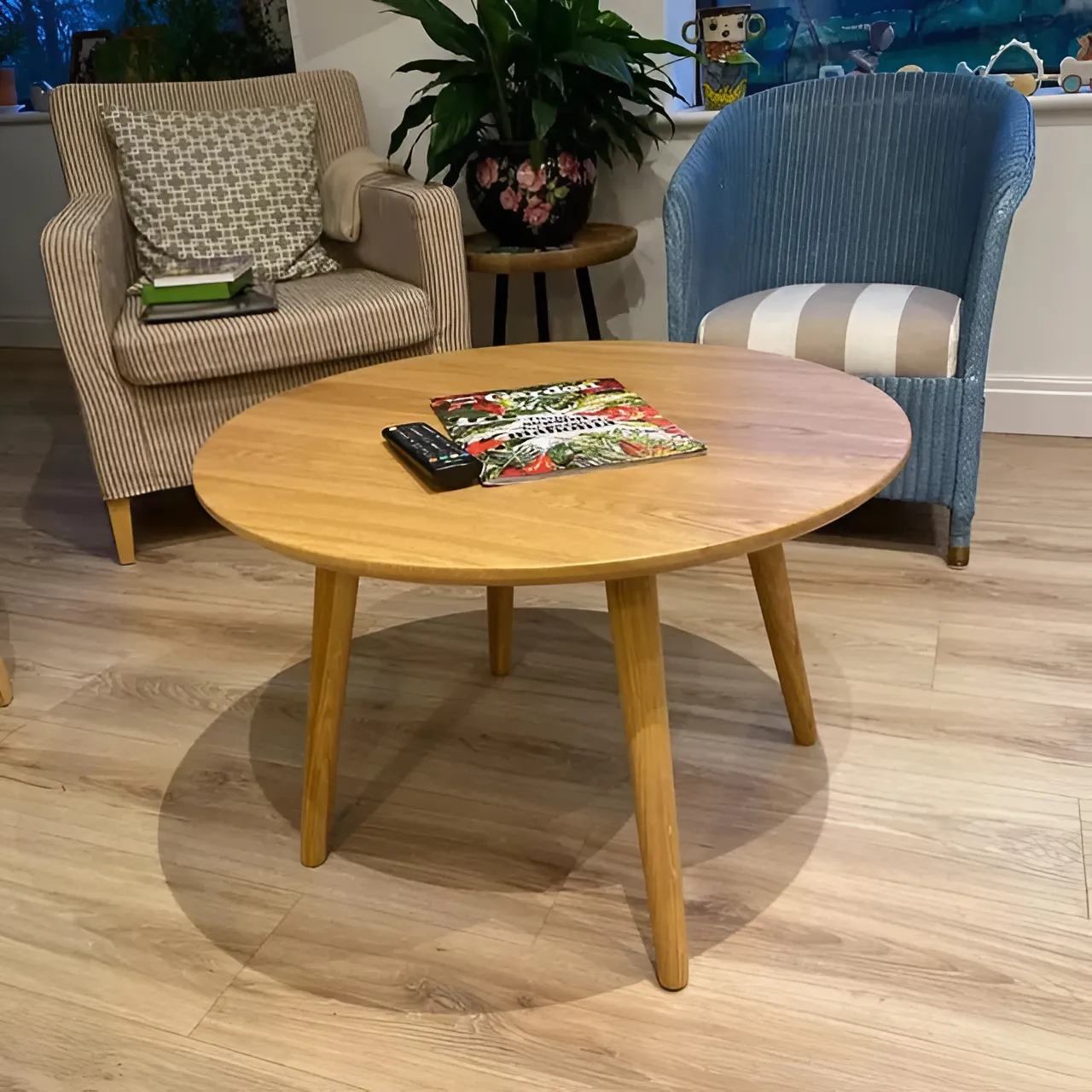 Дизайнерський кавовий стіл Round Oak з натурального дерева
