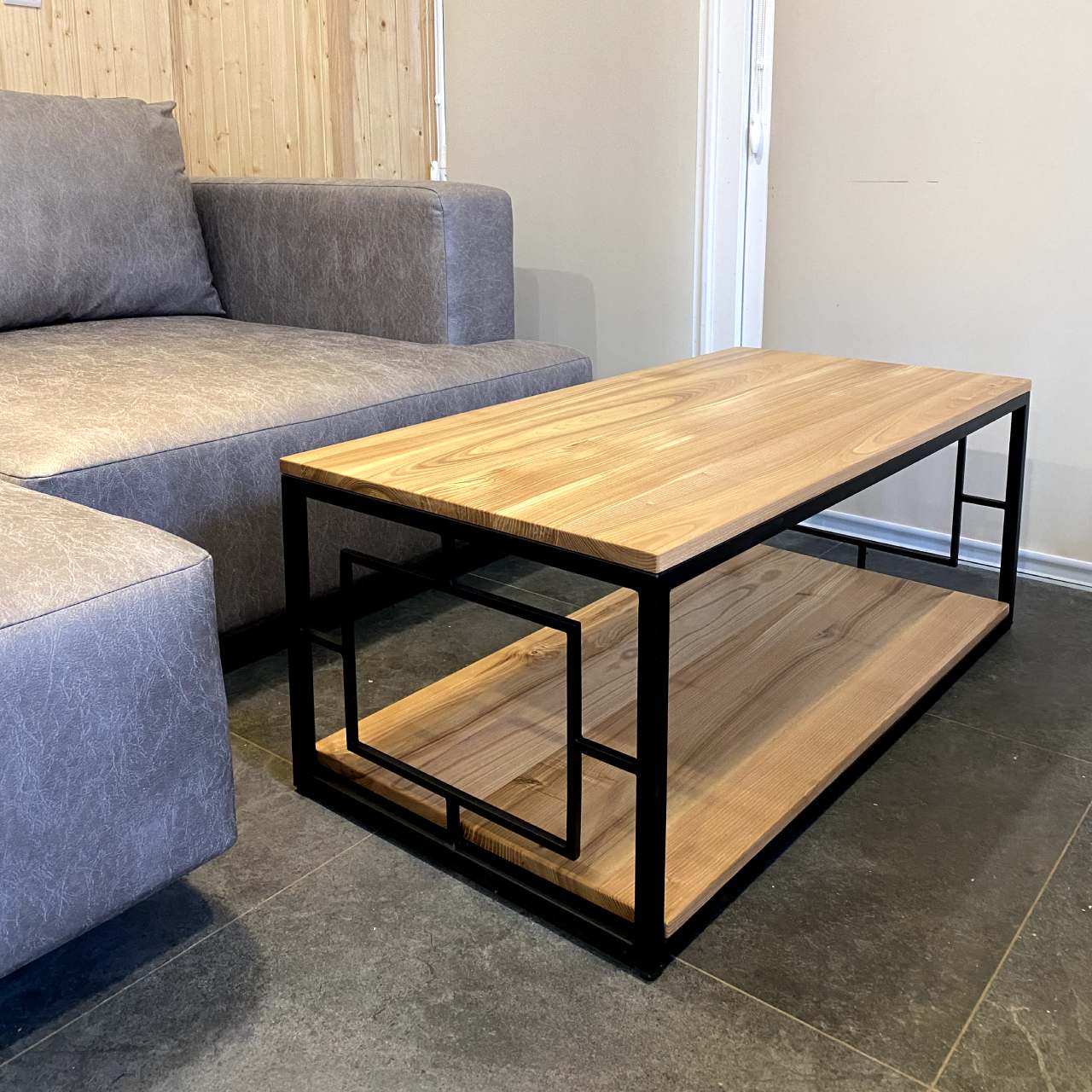 Журнальний стіл в стилі Loft