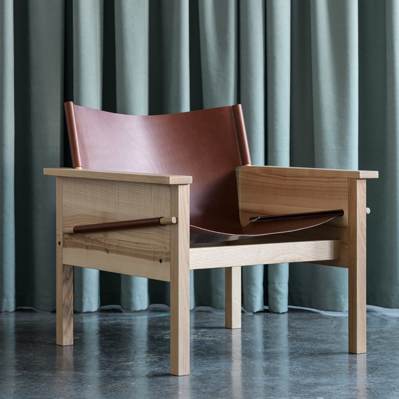 Дизайнерське крісло Pochatok Lounge Chair у скандинавському стилі