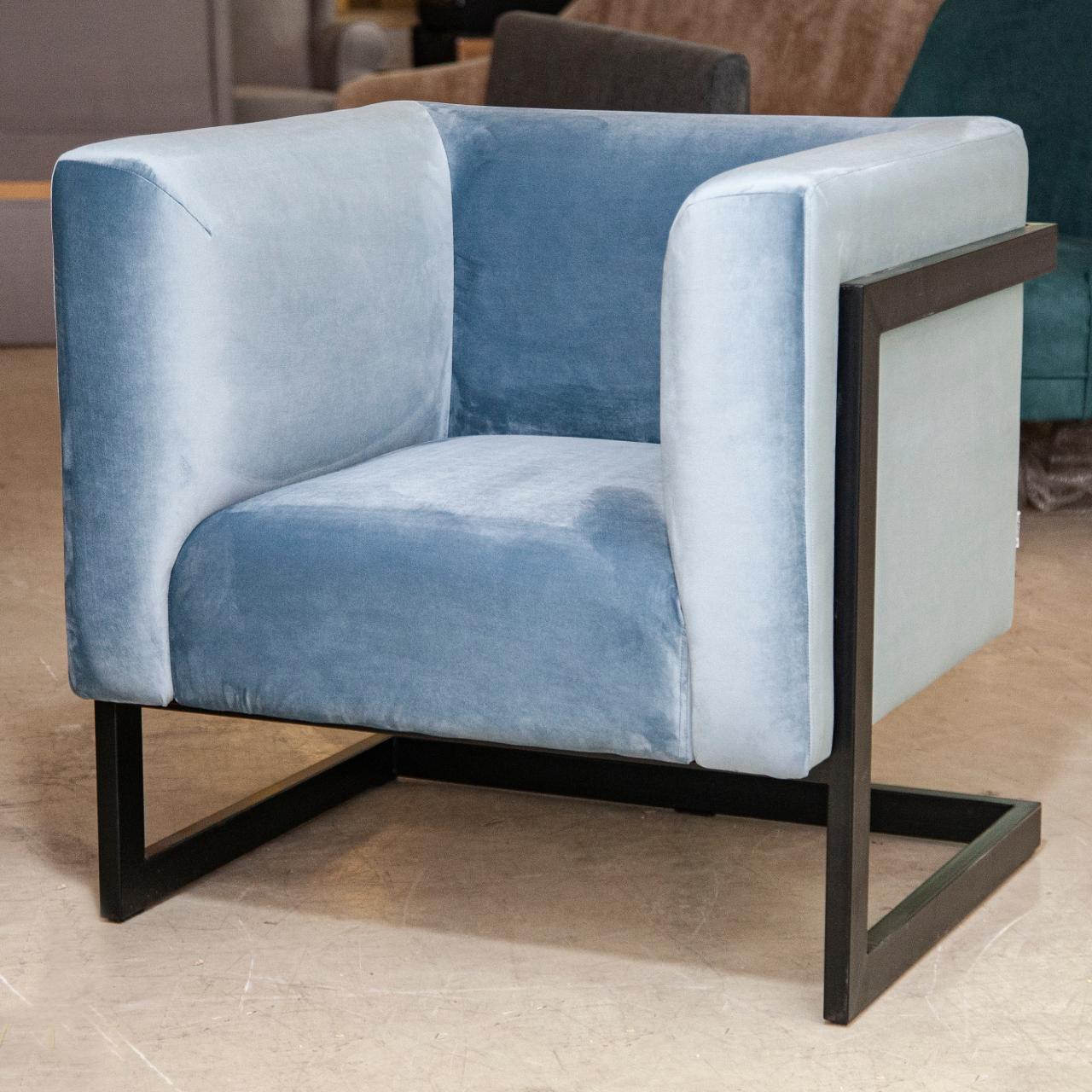 Крісло м'яке дизайнерське Harold armchair на металевій основі