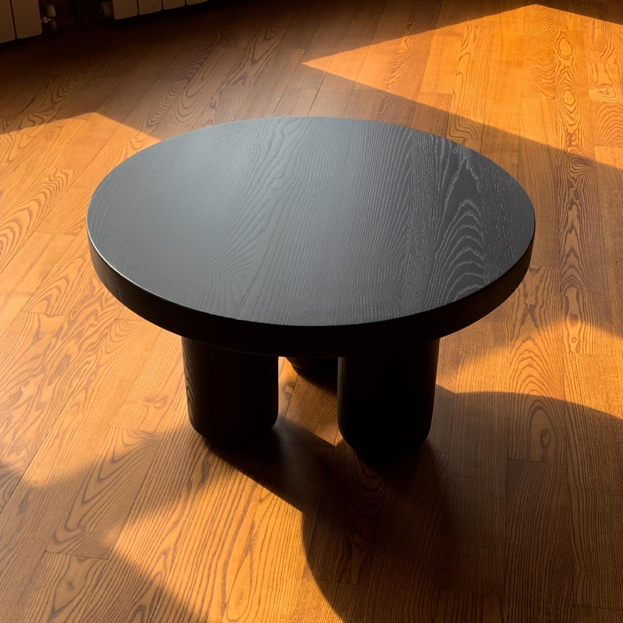 Дизайнерський круглий журнальний стіл Minimalistic