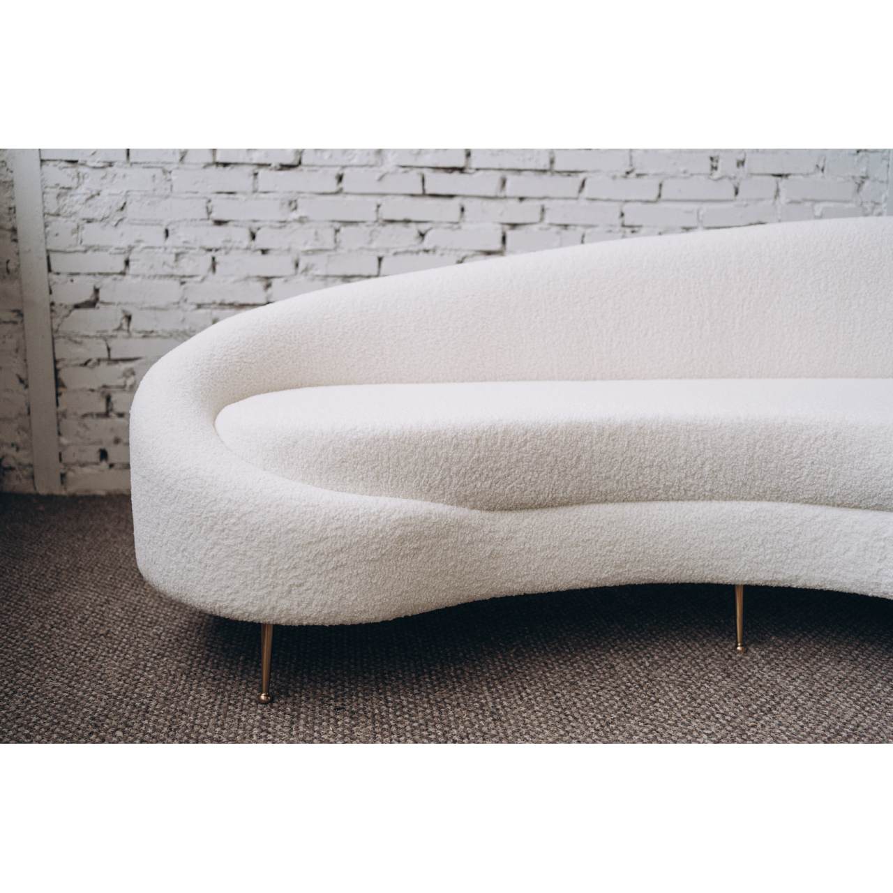 Вишуканий диван Elegant