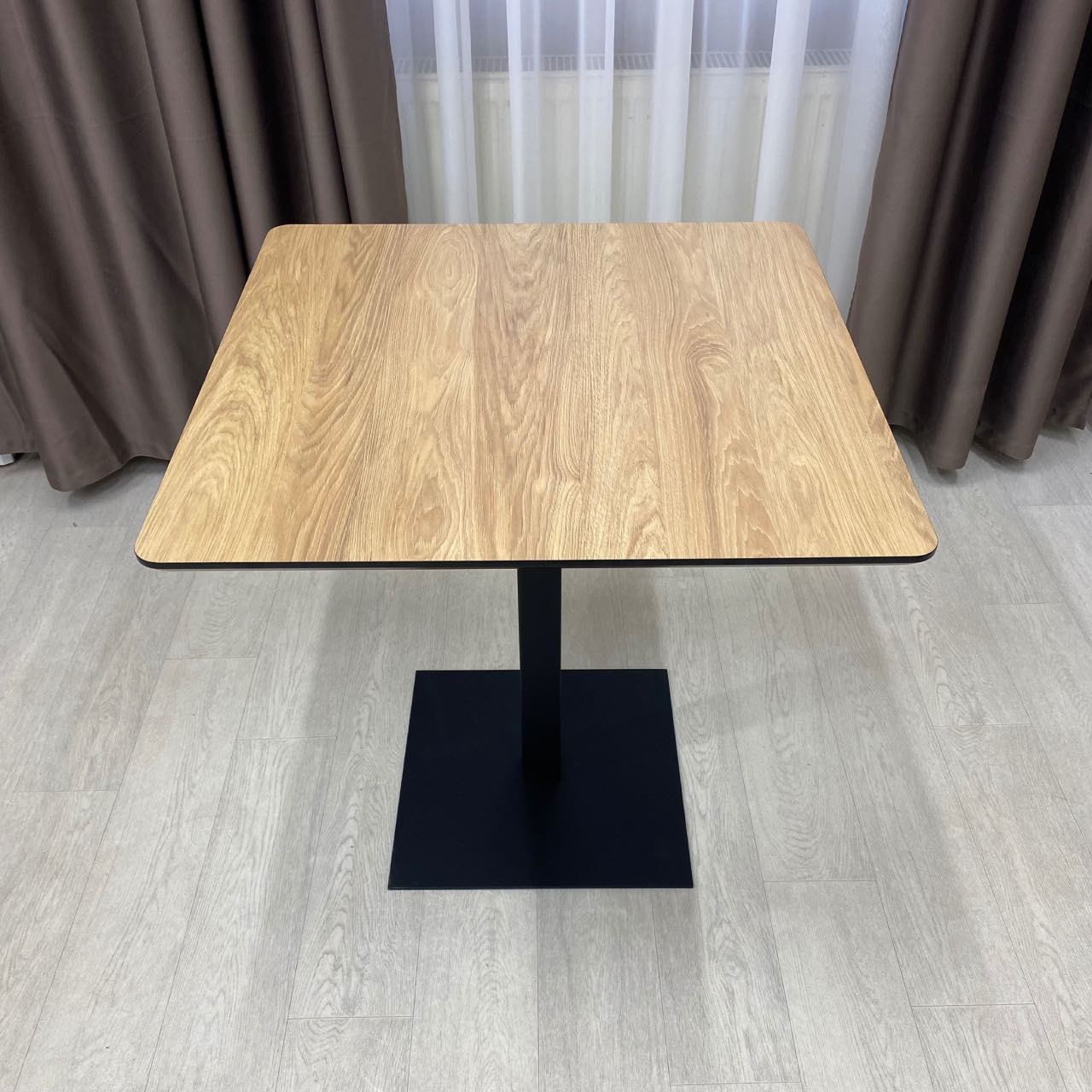 Стіл обідній квадратний для закладу Horeca з HPL SW2986
