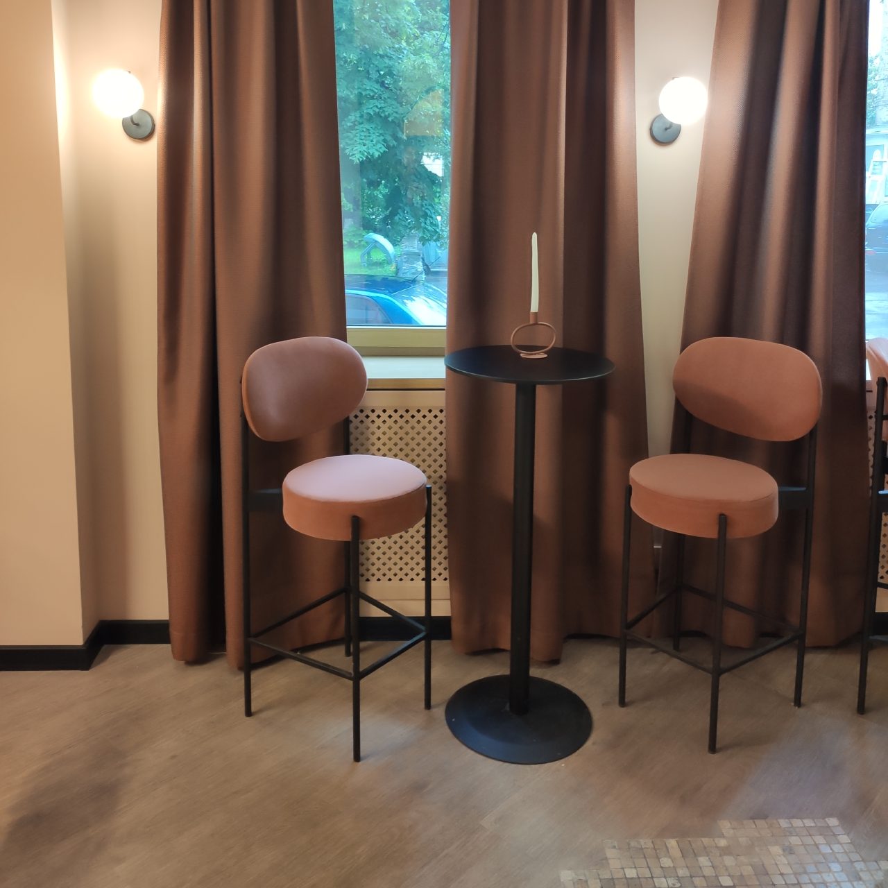 Стілець барний круглий Stool 4 High зі спинкою та металевих ніжках