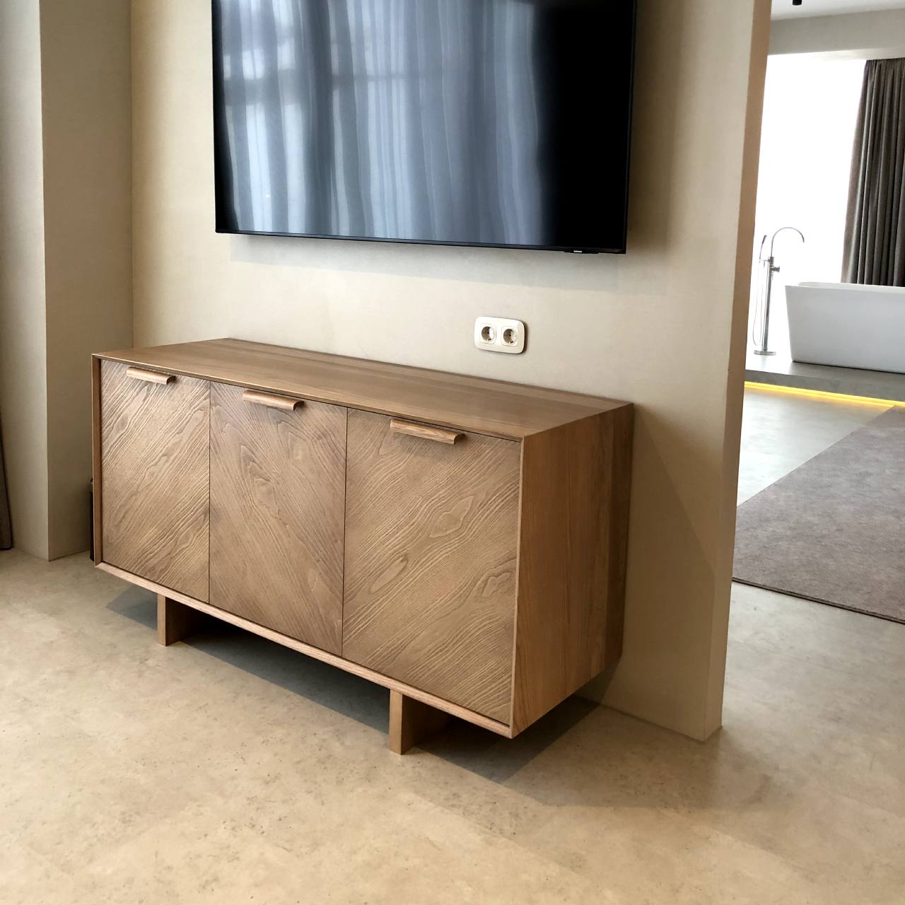 Комод з масиву натурального дерева із фурнітурою Blum CS-53