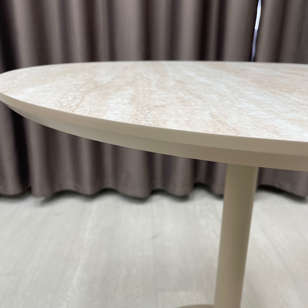 Стіл обідній круглий для закладу Horeca з HPL SW2664
