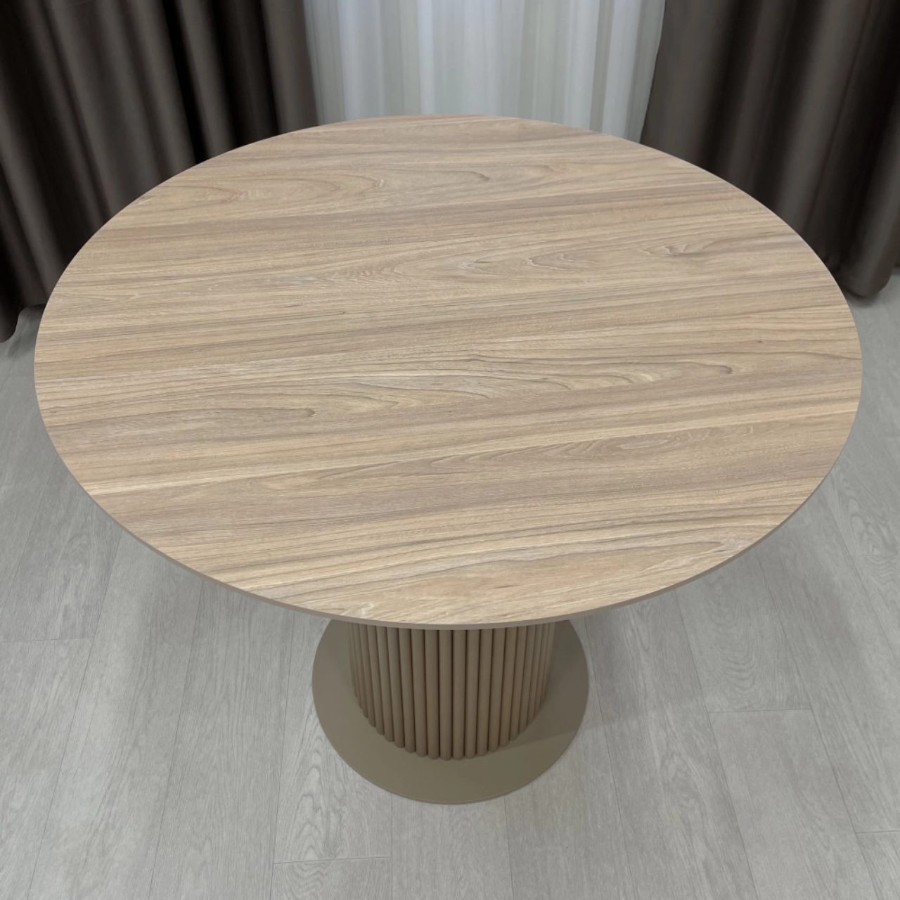 Обідній круглий нерозкладний стіл B-WOOD SW2105