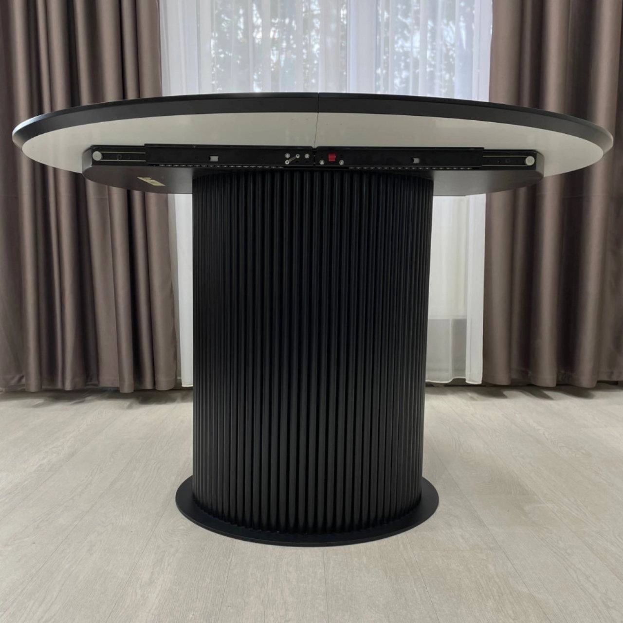 Обідній круглий розкладний стіл B-WOOD SW2068