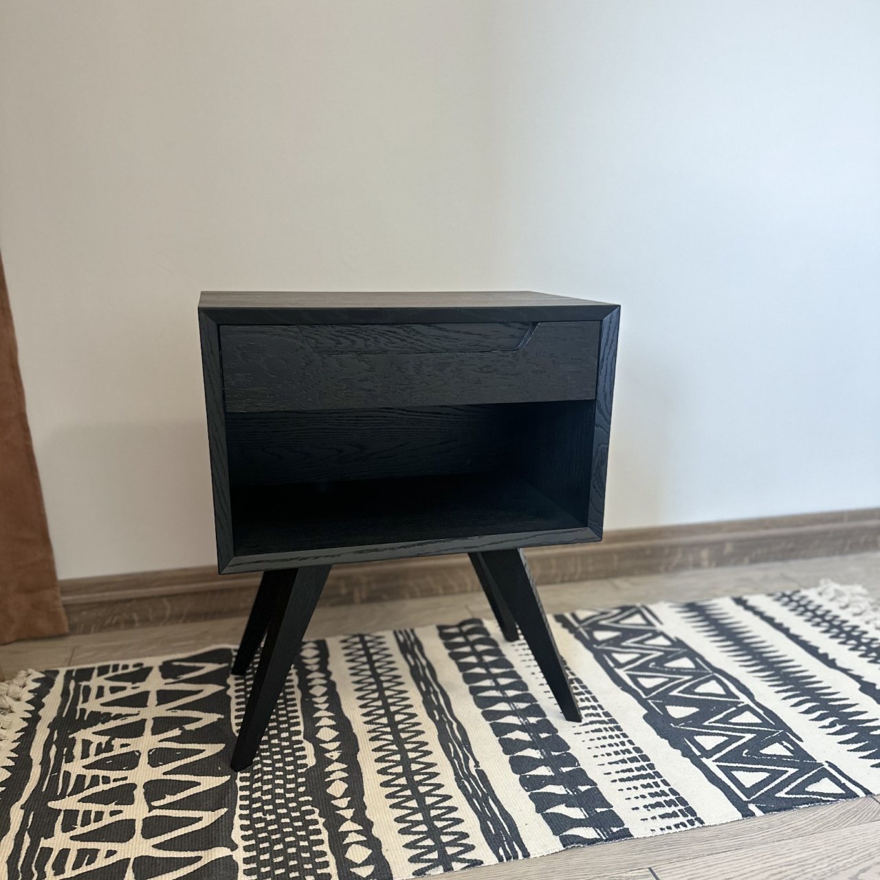 Тумба приліжкова Black Oak з натурального дерева