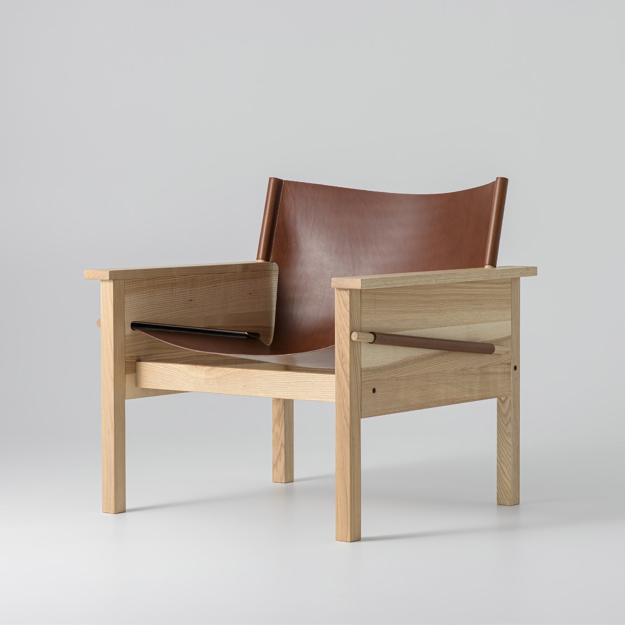 Дизайнерське крісло Pochatok Lounge Chair у скандинавському стилі